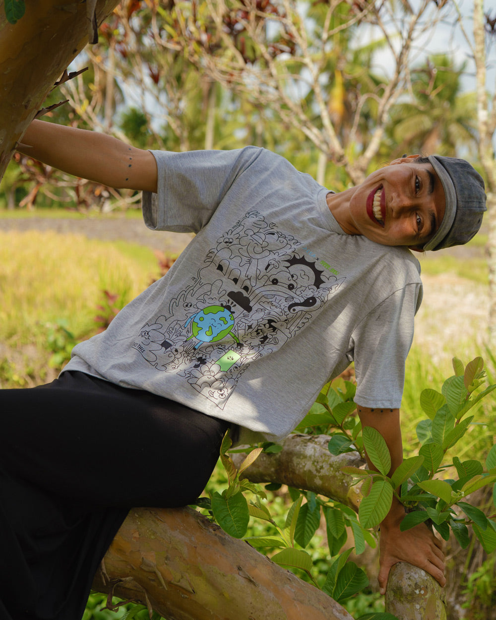 wearable-art-collab-samme-snow-t-shirt-sweater-13-lr_c203cb7f-41d0-4287-9fc9-f197ba2255c6.jpg
